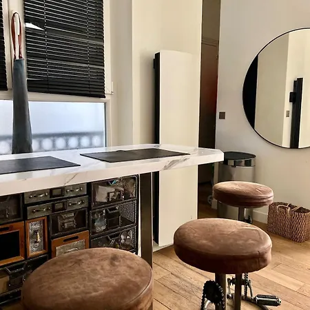 Apartmán Chic Near Louvre & Eiffel Tour *