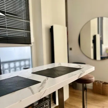 Apartmán Chic Near Louvre & Eiffel Tour Paříž
