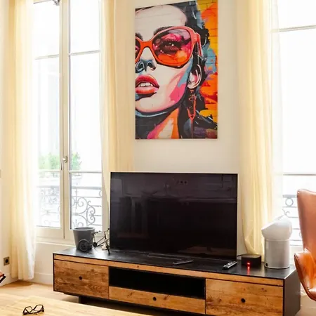 Apartmán Chic Near Louvre & Eiffel Tour *