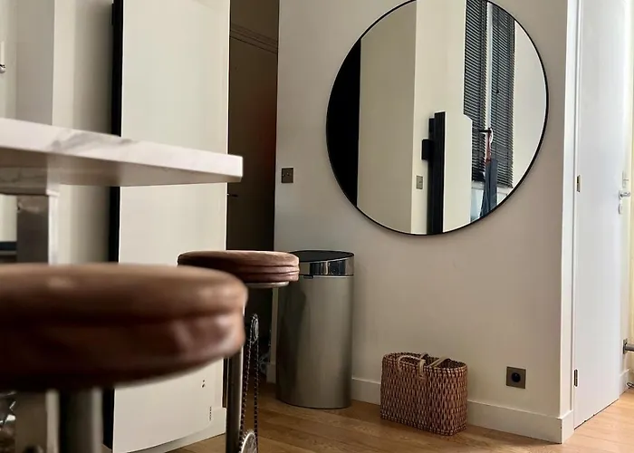 Chic Near Louvre & Eiffel Tour Paris