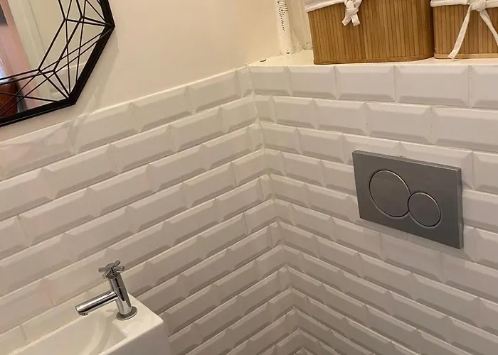 Chic Near Louvre & Eiffel Tour Apartment Paris