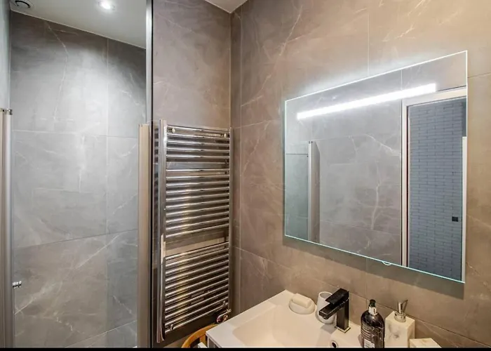 Chic Near Louvre & Eiffel Tour Paris