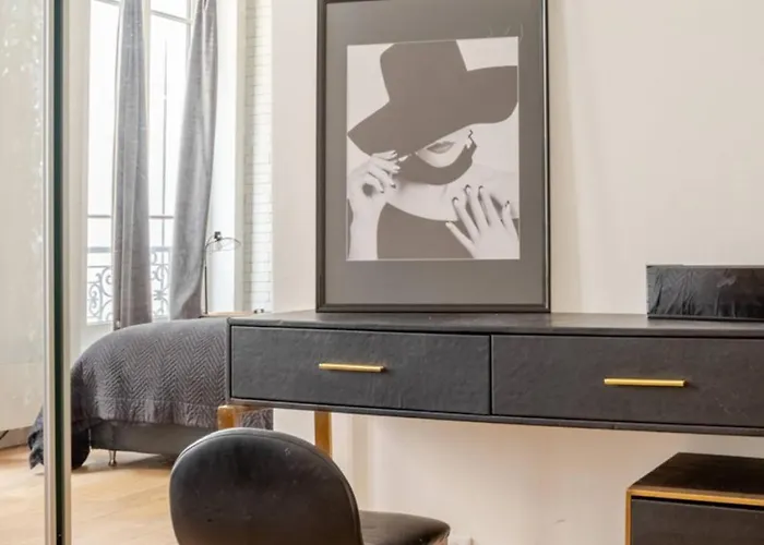 Apartment Chic Near Louvre & Eiffel Tour Paris