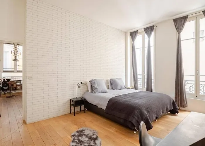 Chic Near Louvre & Eiffel Tour