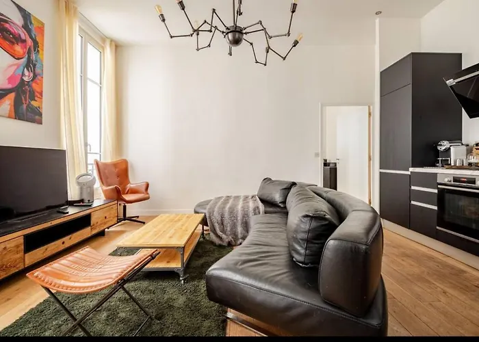 Chic Near Louvre & Eiffel Tour Paris